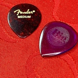 Fender guitar pick and big stubby guitar pick